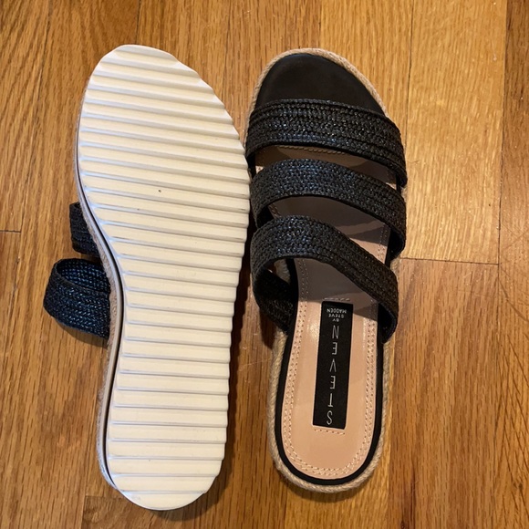 Sandals - Picture 2 of 3